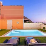 Luxury With Sea View, Heated Pool Willa