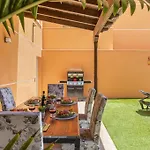 Luxury With Sea View, Heated Pool Willa