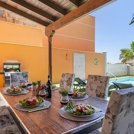 Vila Luxury With Sea View, Heated Pool