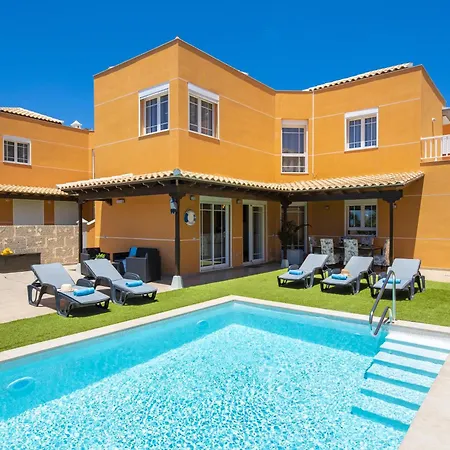 Вилла Luxury With Sea View, Heated Pool Арона