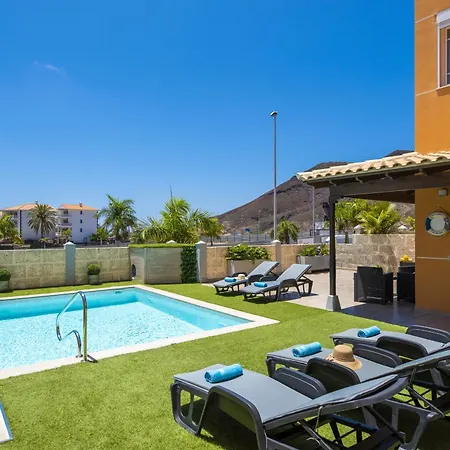 Вилла Luxury With Sea View, Heated Pool Арона